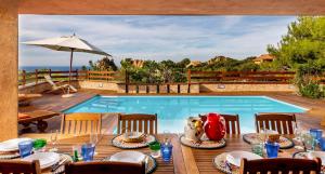 Bazén v ubytovaní Costa Paradiso Resort alebo v jeho blízkosti