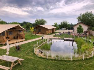 Příroda nedaleko luxury tent