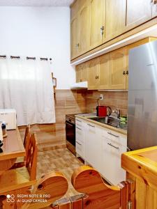 Η κουζίνα ή μικρή κουζίνα στο Σκιουράκια,σπίτι με θέα