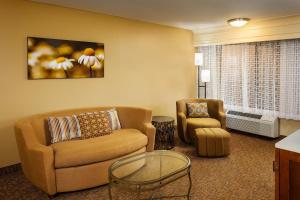 Posezení v ubytování Holiday Inn Express Simi Valley by IHG
