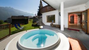 Nespecifikovaný výhled na hory nebo výhled na hory při pohledu z hotelu