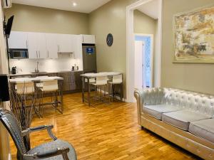 a living room with a couch and a kitchen at Super Balmes Guest House in Barcelona