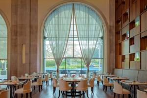 Restaurace v ubytování Radisson Blu Plaza Hotel Mysore