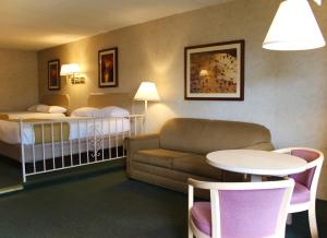 Postel nebo postele na pokoji v ubytování Impala Island Inn