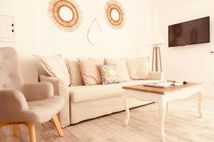 a living room with a couch and a table at Sa Tanqueta in Ses Salines