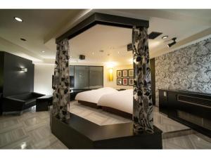 a large bedroom with a bed and a fireplace at Royal Hotel Uohachi Bettei - Vacation STAY 81419 in Ogaki