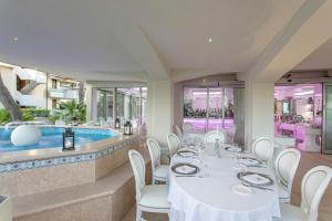 Bazén v ubytování Boutique Hotel Paradiso Bovelacci nebo v jeho okolí