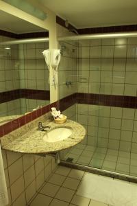 Bathroom sa Palace Hotel Campos dos Goytacazes