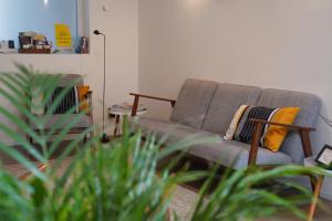 Istumisnurk majutusasutuses Well-situated and Comfortable Home