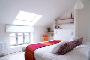 Voodi või voodid majutusasutuse Well-situated and Comfortable Home toas