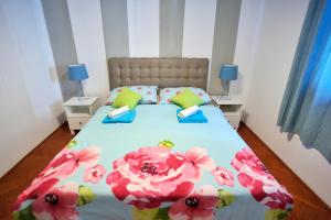 Postel nebo postele na pokoji v ubytování LUXURY APARTMENT KALA 2