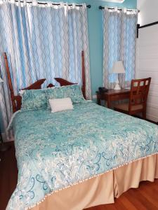 Ein Bett oder Betten in einem Zimmer der Unterkunft The Great House Inn
