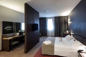 TV a/nebo společenská místnost v ubytování Best Western Plus Hotel Monza e Brianza Palace