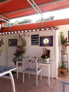 Gallery image of Maison d'une chambre avec terrasse amenagee et wifi a La Trinite in La Trinité