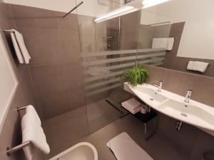 Bathroom sa Hotel Adria