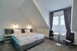 Postel nebo postele na pokoji v ubytování Hotel Roztocze
