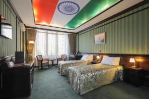 Postel nebo postele na pokoji v ubytování Attache Hotel