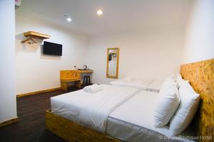 Postel nebo postele na pokoji v ubytování Mesra Boutique Hotel