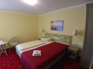 Postel nebo postele na pokoji v ubytování Hotel am Wariner See
