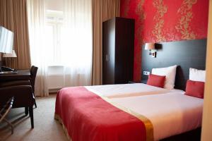 Postel nebo postele na pokoji v ubytování Hotel Kontakt der Kontinenten
