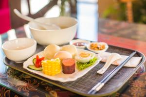a tray of food with eggs and vegetables on a table at 丽江无尔雪山下泳池花园民宿 in Lijiang