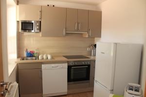 Kuchyň nebo kuchyňský kout v ubytování Ferienhaus Groß Popkenhausen