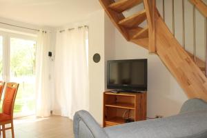 TV a/nebo společenská místnost v ubytování Ferienhaus Groß Popkenhausen
