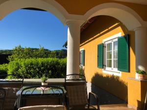 Balkon lub taras w obiekcie Weingut - Ferienhaus Sonja Rohrbacher