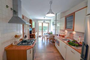 a kitchen with a sink and a stove top oven at Chatka Czarny Bocian w Podgórzynie in Podgórzyn