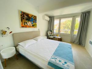 Postel nebo postele na pokoji v ubytování Friends Family Hotel