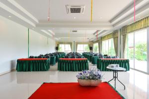 Ärikülastajate ala ja/või konverentsiruum majutusasutuses Theerama Cottage +88 fotot