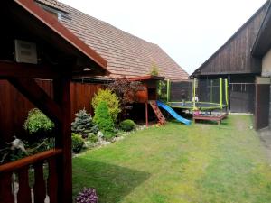 Vonkajšia záhrada v ubytovaní Apartmán Trstinka