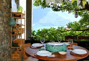 a wooden table with a cake on top of it at Casa Artis in Gravedona
