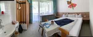 Letto o letti in una camera di Pension Seeheim