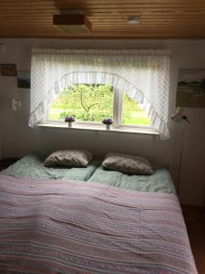 Una cama o camas en una habitación de Dövared