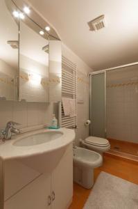 A bathroom at Appartamenti Cà d'Oro