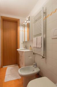A bathroom at Appartamenti Cà d'Oro