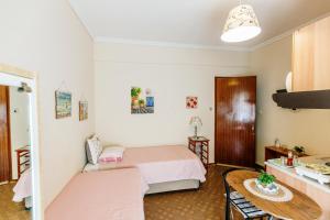Posteľ alebo postele v izbe v ubytovaní Mary's Studio Kavala