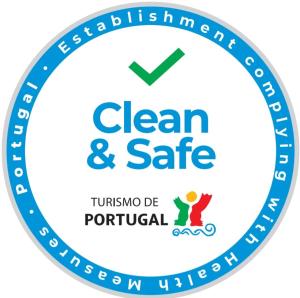 Certifikát, hodnocení, plakát nebo jiný dokument vystavený v ubytování Feira Hostel & Suites