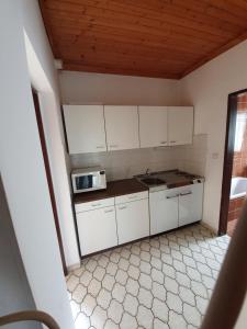 Eldhús eða eldhúskrókur á Appartements Amrusch