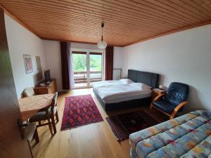 Rúm í herbergi á Appartements Amrusch
