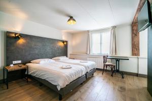 Ένα ή περισσότερα κρεβάτια σε δωμάτιο στο Hotel & Eetk'fee de VLiK