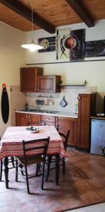 a kitchen with a table and chairs in a room at B&B Caselunghe in Camerino