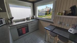 Kuchyň nebo kuchyňský kout v ubytování Ferienhaus Zur Lehns mit Garten am Harz