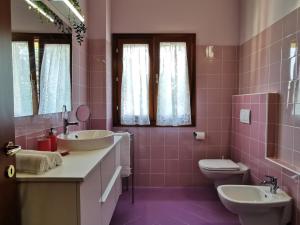 A bathroom at La Casa dell'Orologio