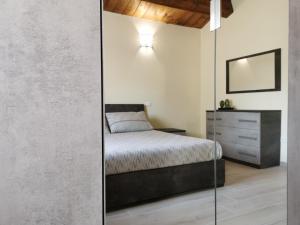 A bed or beds in a room at La Casa dell'Orologio