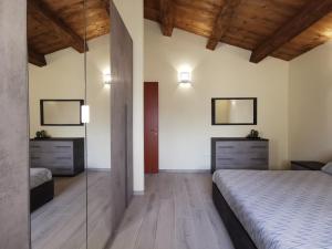A bed or beds in a room at La Casa dell'Orologio