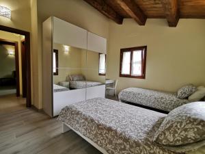 A bed or beds in a room at La Casa dell'Orologio