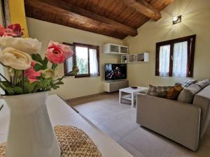 A television and/or entertainment centre at La Casa dell'Orologio