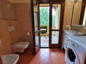A bathroom at La Casa dell'Orologio